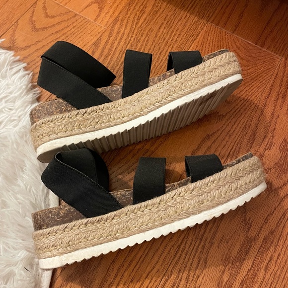 Steve Madden Platform Sandals - Picture 2 of 4